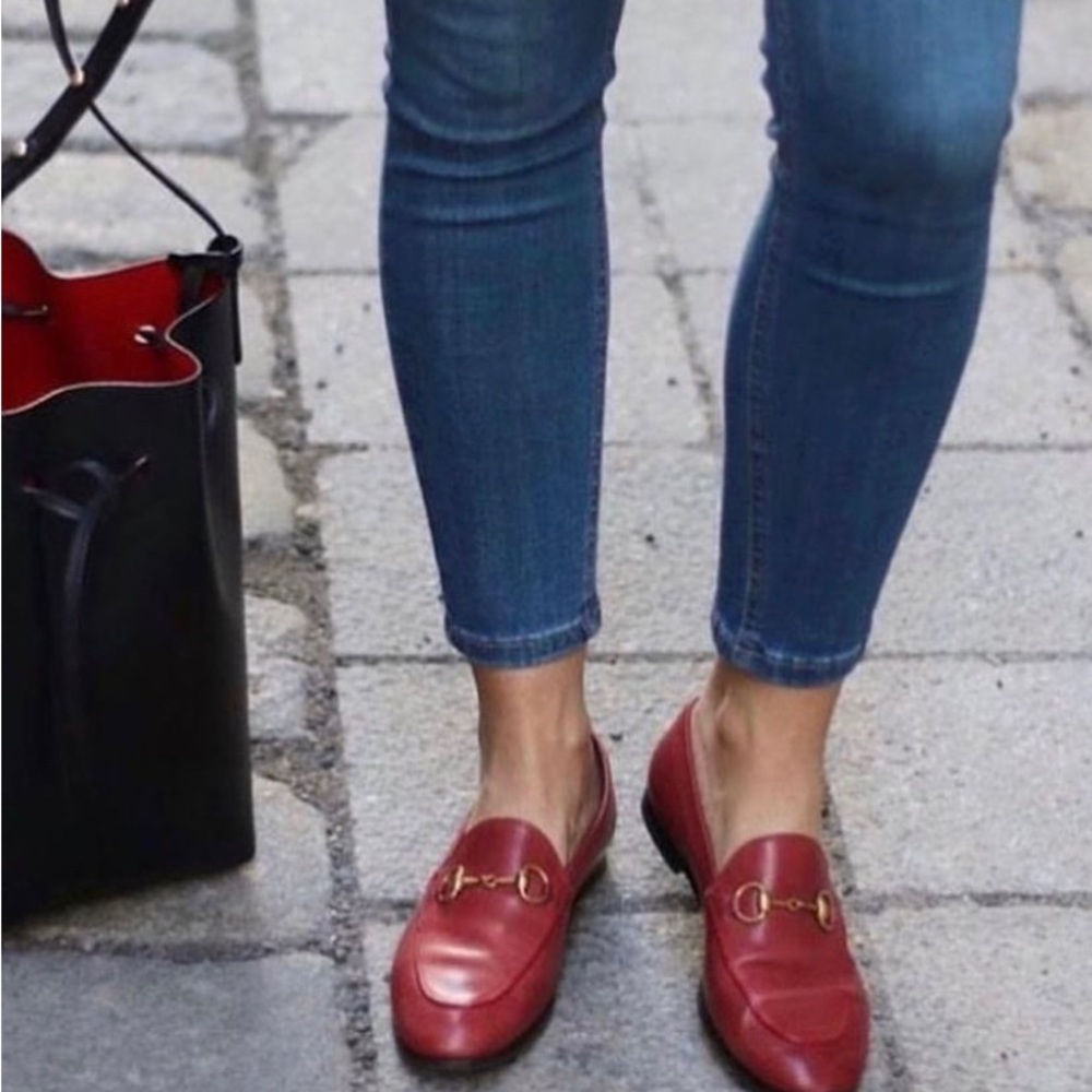 BRAND: GUCCI
ITEM: GUCCI BRIXTON LOAFERS
COLOR: RED
SIZING: 35.5 could fit a 6
